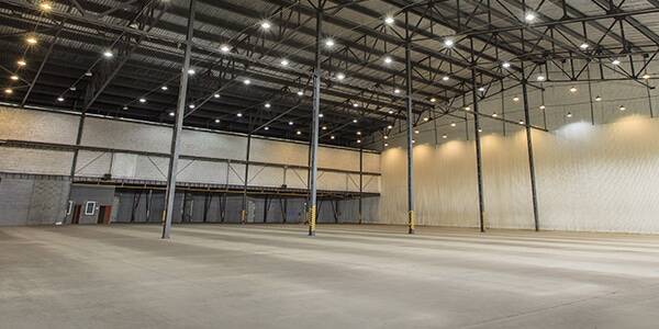 Large warehouse with optimal lighting and several metal stands for support